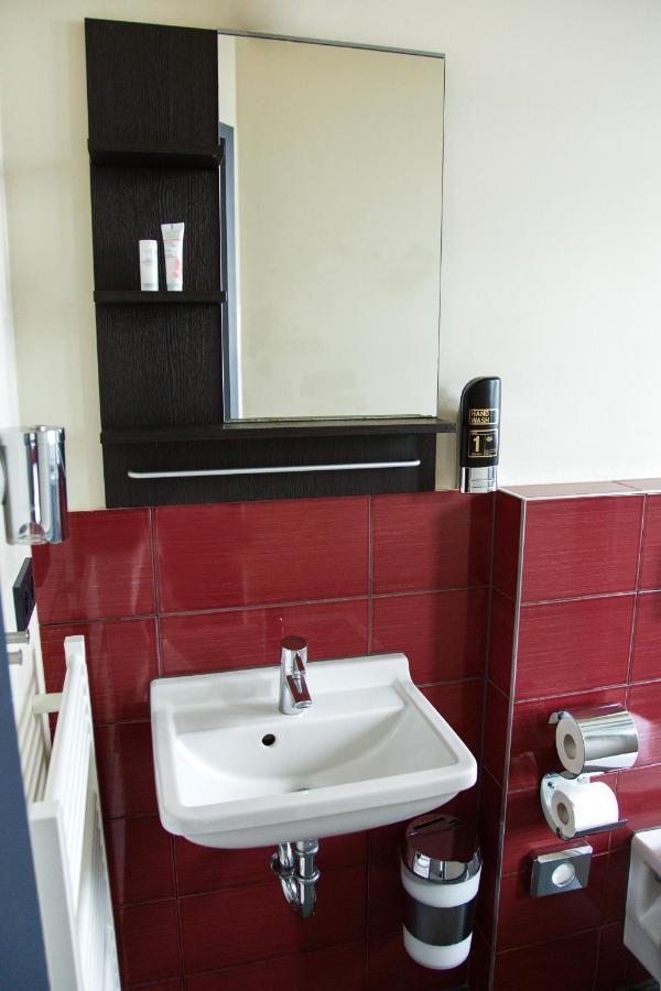 Base Apartments Хамбург Екстериор снимка